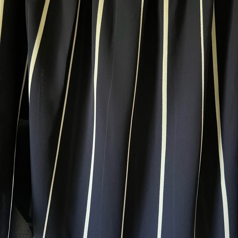 Papaya brand woman’s off the shoulder blouse navy with white pinstripes. Size S. - Picture 6 of 9